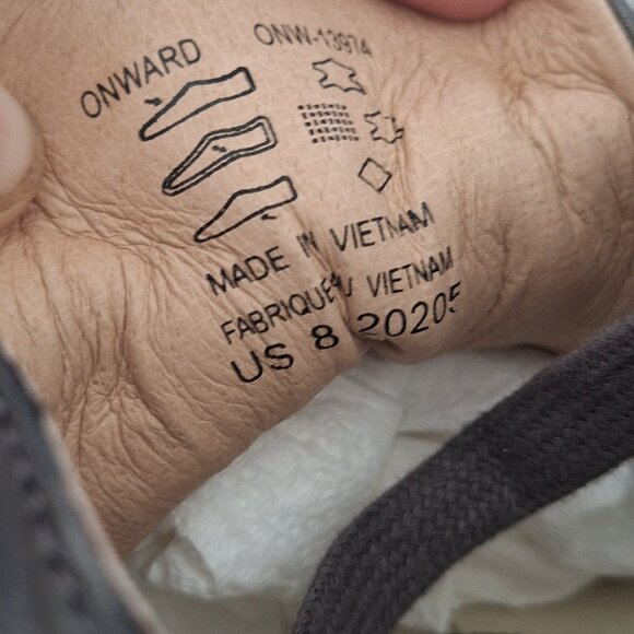 TAOS leather sneakers size 8M - Picture 8 of 9